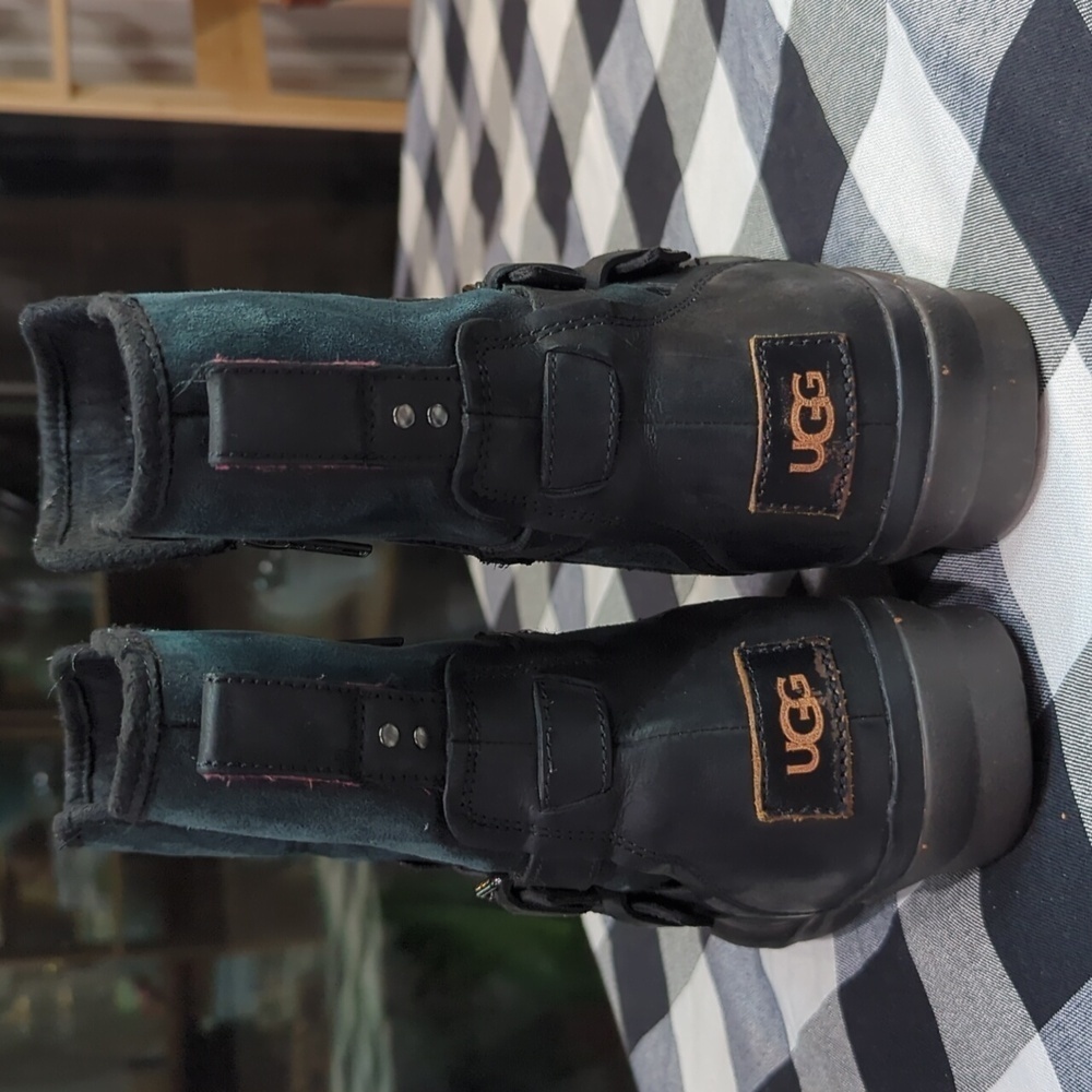 UGG Simmens Boots - Picture 7 of 9